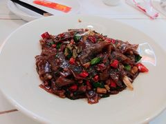 -阿瓦山寨·湘菜现炒·剁椒鱼头王(咸阳总店)
