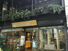 -猫的天空之城概念书店(杭州南宋御街店)