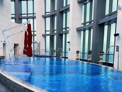 -珠海瑞吉酒店游泳池