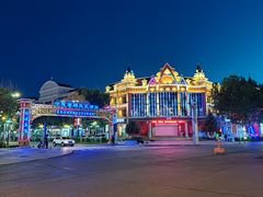 -布尔津河堤夜市