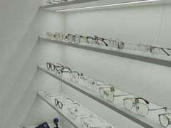 -一人多镜蔡司·依视路眼镜店(琉璃店)