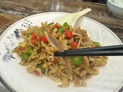 -刘姐啤酒鱼民族演艺餐厅(西街总店)