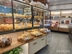 面包甜点陈列柜-面包新语(富力城BT店)
