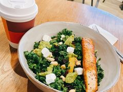 煎三文鱼牛油果沙拉-Wagas沃歌斯(汇智店)