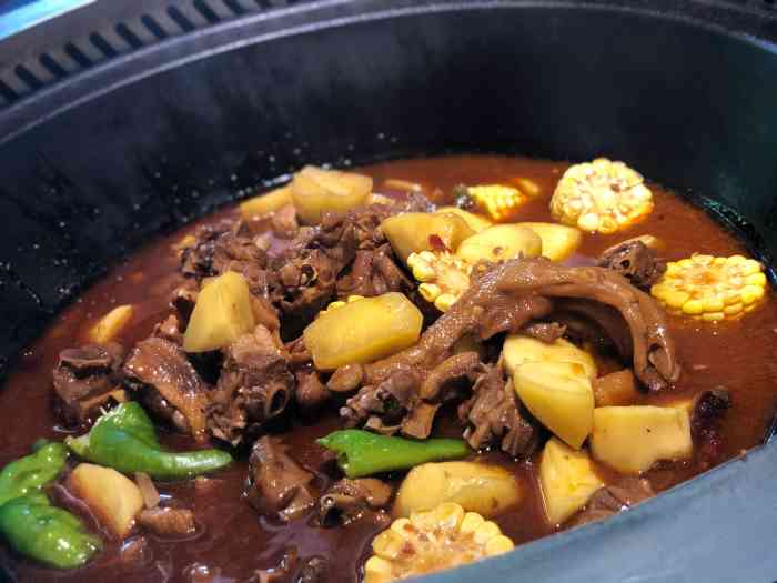 小东北烧烤(华侨大学店)-"用餐环境实在太恶劣了,普遍都是华大的学生.