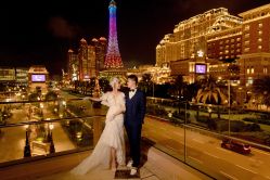 -现代经典婚纱摄影