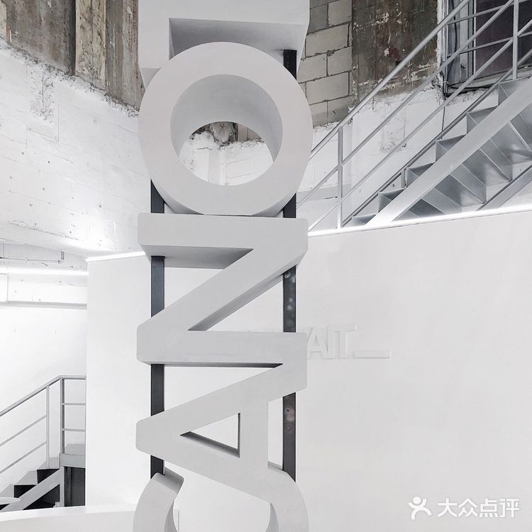 去上海逛了陈伟霆主理潮牌的快闪概念店