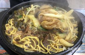 Premium Beef Noodle Dumpling Hot Pot