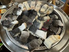 -围炉肉舍丹东海鲜烤肉·烤活鳗(步行街店)