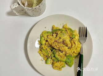一口沦陷的牛油果煎蛋真的很️ 前两天买的牛油果熟透