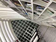 -钟书阁(松江泰晤士小镇店)