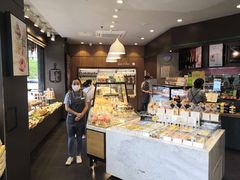 面包甜点陈列柜-爱达乐面包生日蛋糕(华油路店)