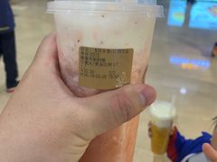 手舂草莓奶缇-%百分茶(江阴万达店)