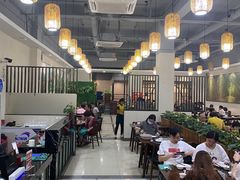 大堂-胡须哥网红竹筒菜