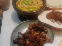 -阿瓦山寨·湘菜现炒·剁椒鱼头王(咸阳总店)