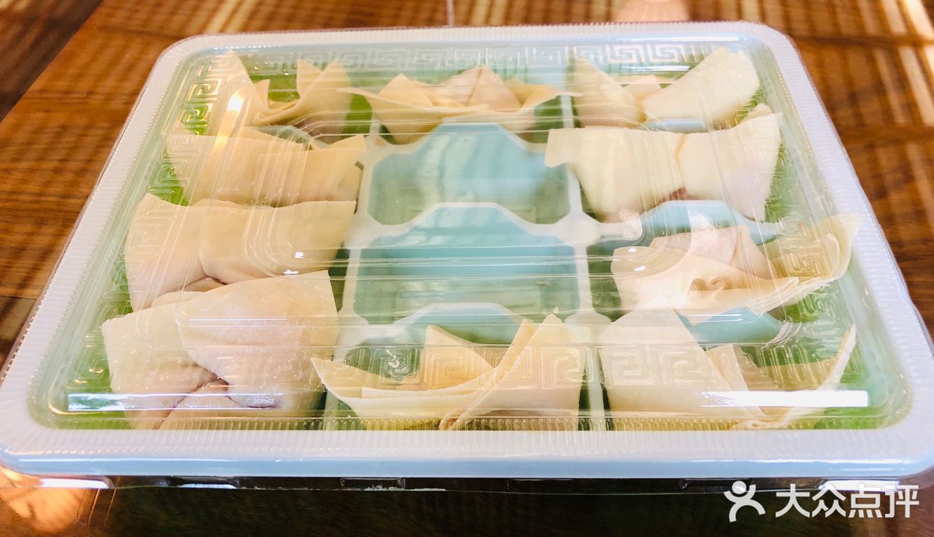 三鲜馄饨和小笼包一直是最具无锡特色的小吃
