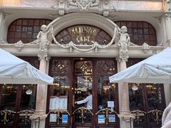 -Majestic Café