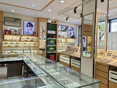 -光明眼镜·蔡司授权(徐泾店)