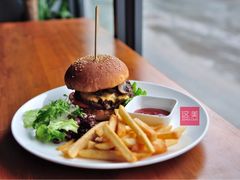 芝士蘑菇牛肉汉堡-ZEMOCAFE·FUSION FOOD(西交利物浦店)
