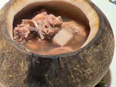 椰子八宝鸡汤-闻见中国海南菜(K11店)