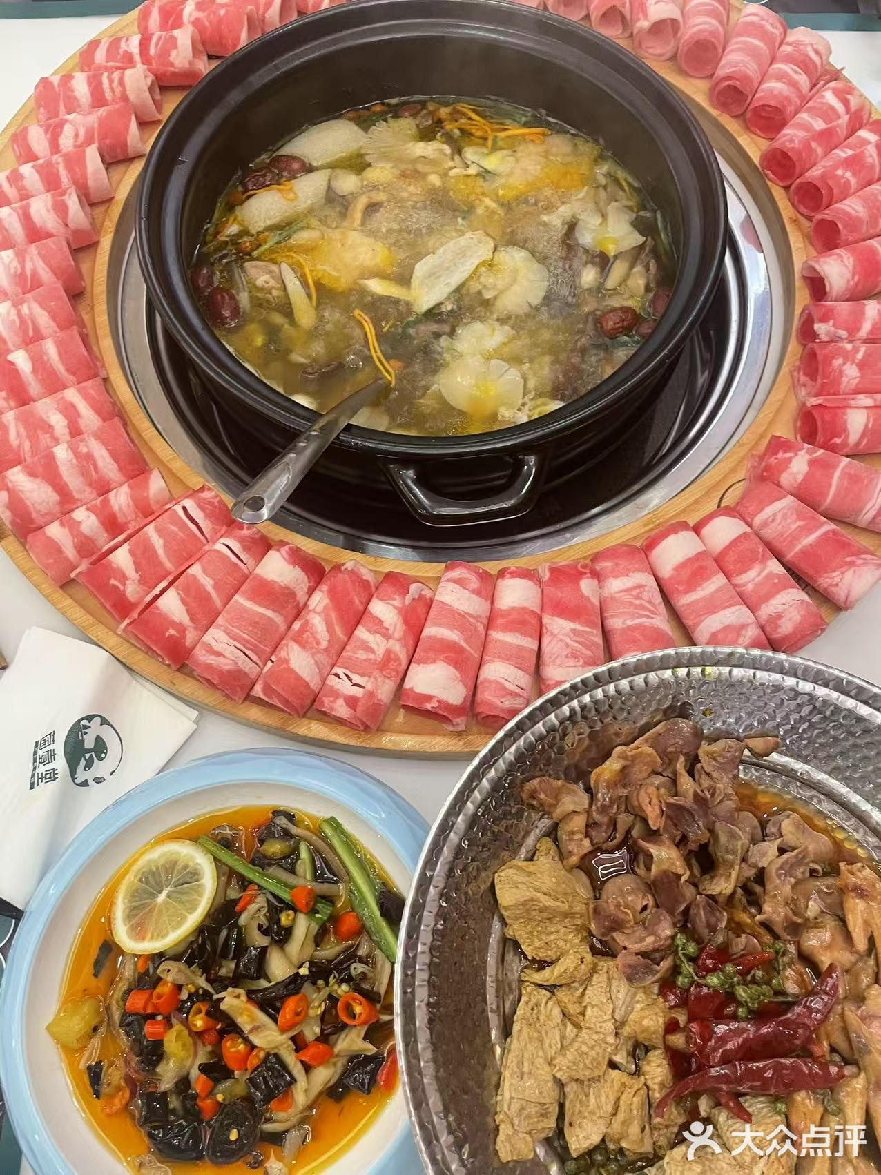 鲜美的野生菌火锅