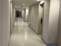 -荷逸唐电竞酒店(上海惠南地铁站店)