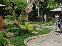 -Chom Cafe and Restaurant