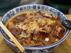 水煮肉片米线加鸭血-贵州米线(童家巷店)