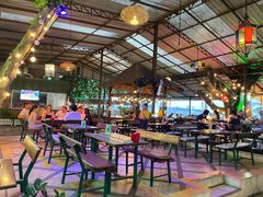 -Green Tree Rest. & Pub