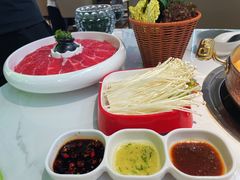 精选上脑牛肉-洪氏嗨捞·广东猪肚鸡·椰子鸡火锅(西咸万象城店)