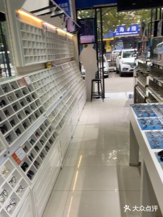 诺柯视眼镜-蔡司依视路官方工厂店(淞南一店)图片