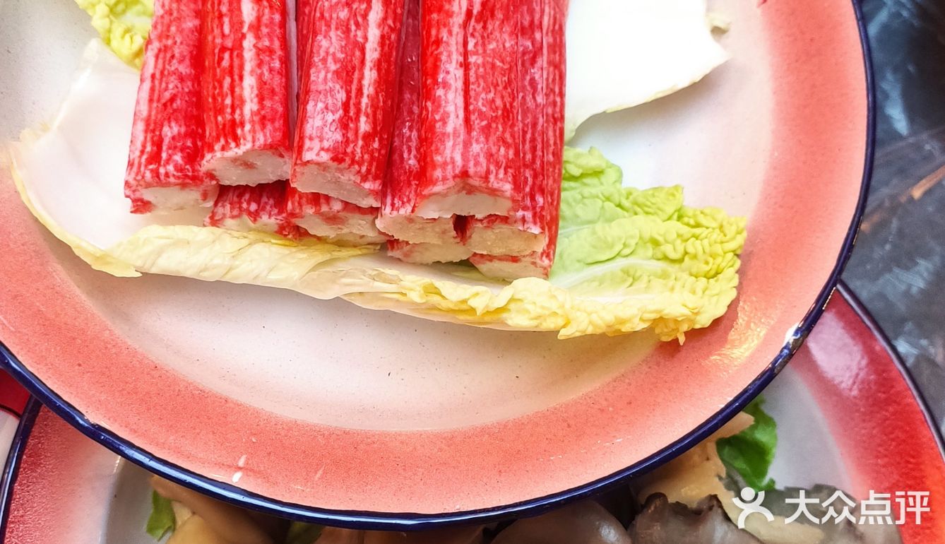 粮道街终于也开了一家海鲜打边炉，店面还挺精致的
