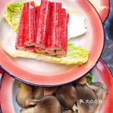粮道街终于也开了一家海鲜打边炉，店面还挺精致的