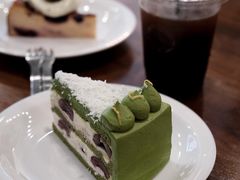 樱桃抹茶白巧克力甘纳许蛋糕-black rainbow coffee