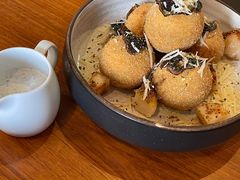 -Chom Cafe and Restaurant