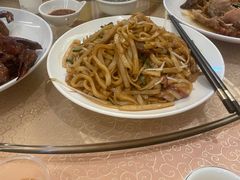干炒牛河-鹏城人家海鲜酒家·23年老字号(较场尾店)