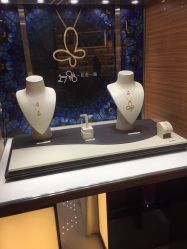 -周大福 CHOW TAI FOOK(新世界百货崇文店)