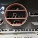 刚好他前两天来这里买了个太阳镜，问我要不要也买一个