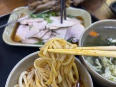 -亮亮面馆(经六路店)