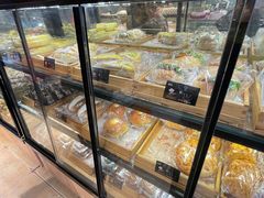 面包甜点陈列柜-宏发红西饼屋(天津路店)