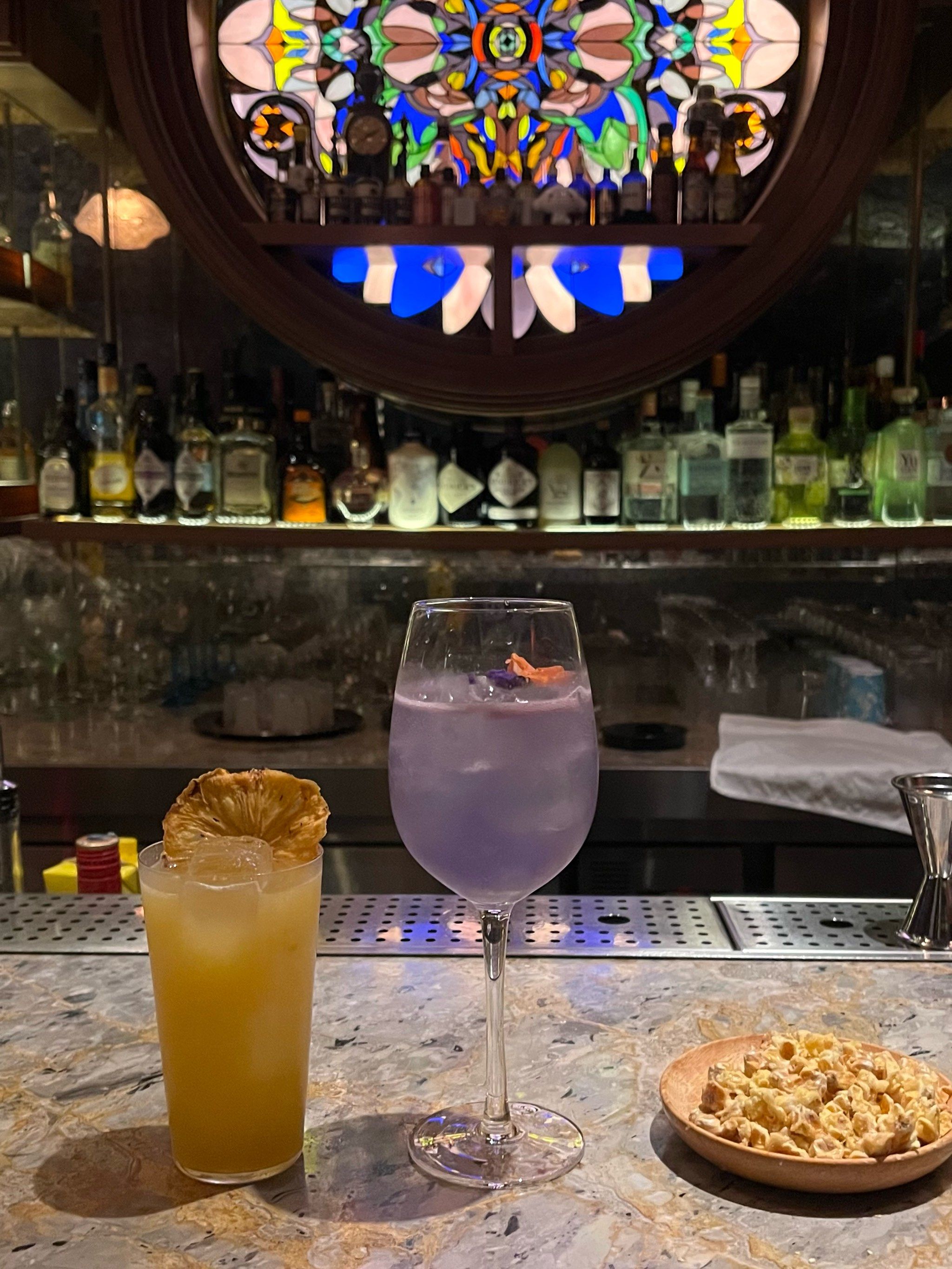 青岛这家酒吧!一个人能待一整晚