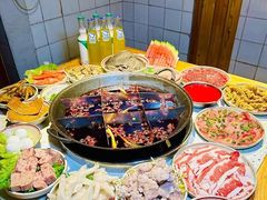 -渝嘴小老弟老火锅(华新村店)