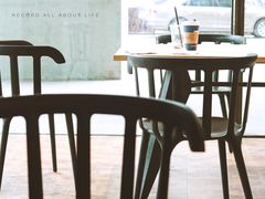 靠窗位-瑞幸咖啡(艺树家工场店)