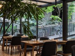 靠窗位-渝半城经典川粤菜(重庆天地店)