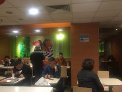 等位区-麦当劳(北京南站店)