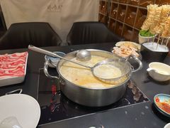 -鲜入唯煮·港式海鲜牛肉火锅(金宝街店)