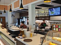 -Chom Cafe and Restaurant