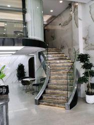 -苏奇发型·烫发染发