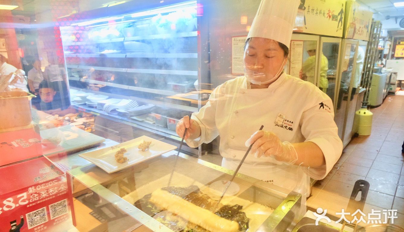 香脆长圆简直就是艺术品，免费小食有红油饺子 冰粉