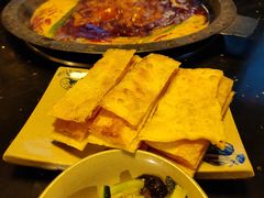 -茅草房·河畔园林火锅